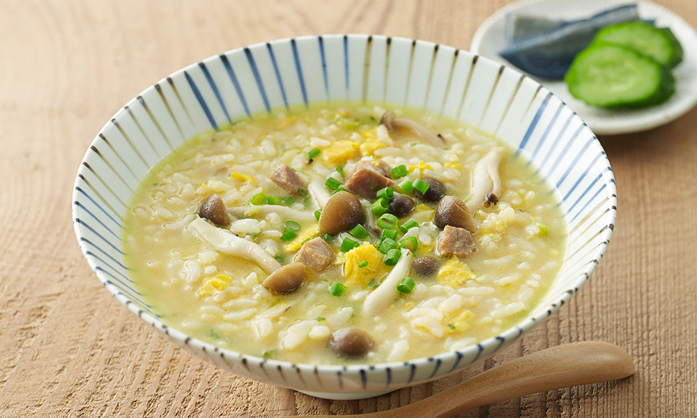 簡単 きのこ雑炊 ラーメン屋さんの炒飯を使用したレシピ プラうま レシピ マルハニチロ株式会社