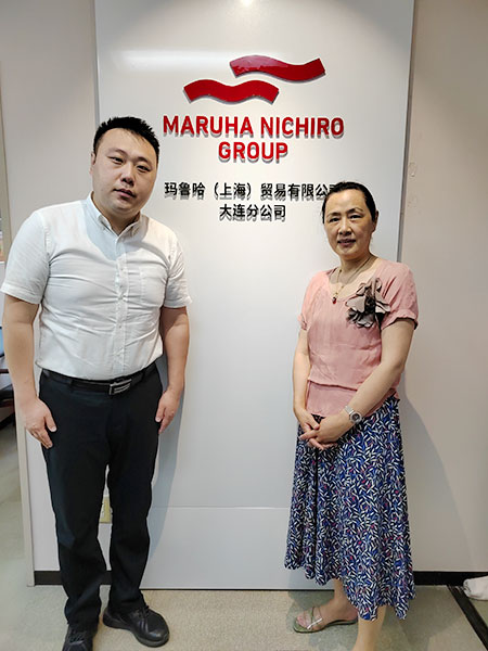 マルハ(上海)貿易有限公司大連分公司 右:顧問 陳肖軍 左:主任 孫磊
