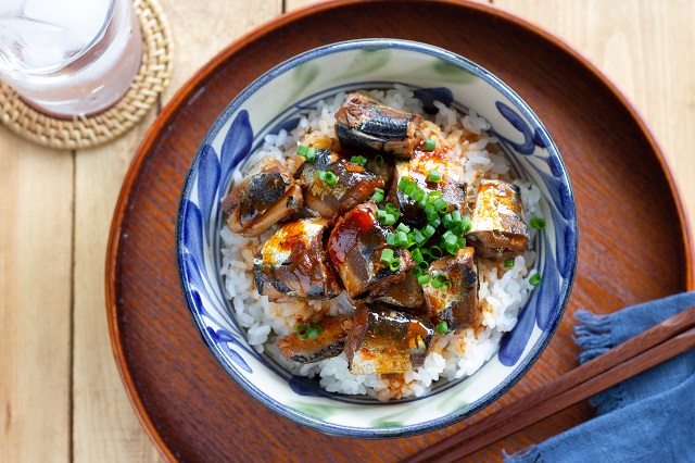 釧路のいわし味付で作る スタミナいわし丼