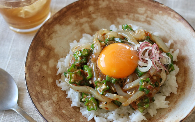 料理家 橋本彩さん考案 いかオクラ卵黄のっけ丼