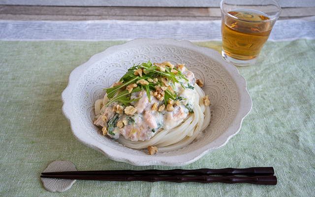 くるみ入りさけの豆乳あんかけうどん