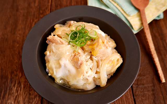 レンジでつくるさけのとろたま丼